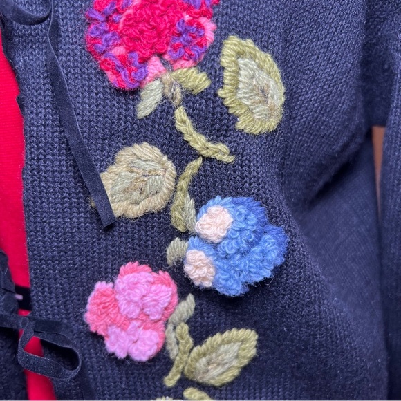 Vintage Tiara International Black Knit Cardigan Embroidered Flowers - Picture 2 of 7